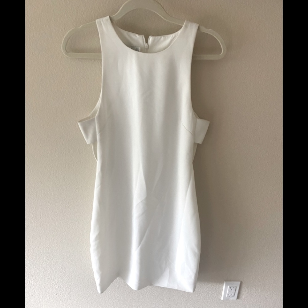 White Bishop & Young Dress - M